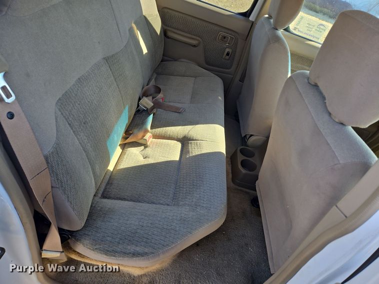 image for item DP6195 2000 Nissan Frontier Crew Cab pickup truck