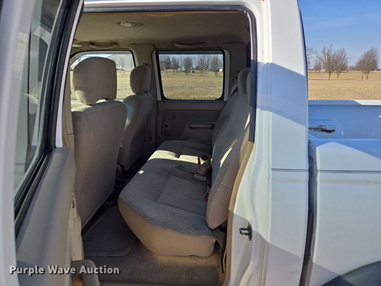 image for item DP6195 2000 Nissan Frontier Crew Cab pickup truck