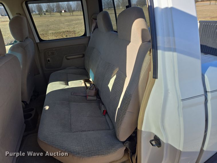 image for item DP6195 2000 Nissan Frontier Crew Cab pickup truck