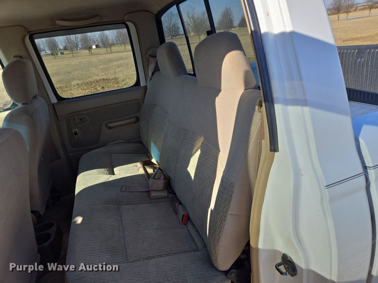 image for item DP6195 2000 Nissan Frontier Crew Cab pickup truck