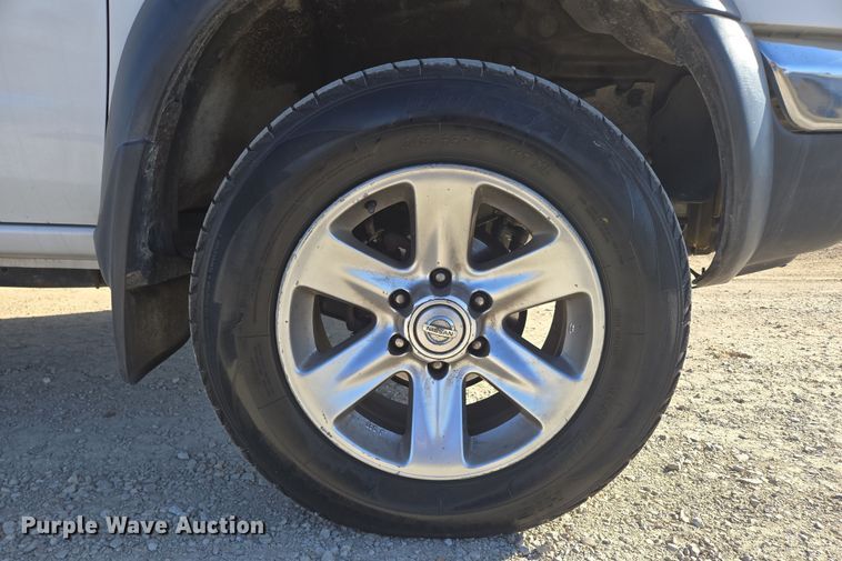 image for item DP6195 2000 Nissan Frontier Crew Cab pickup truck