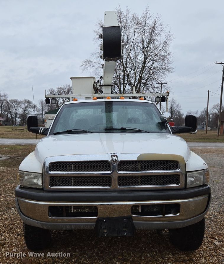 image for item DP6197 2001 Dodge Ram 3500 bucket truck
