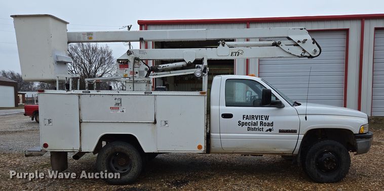 image for item DP6197 2001 Dodge Ram 3500 bucket truck