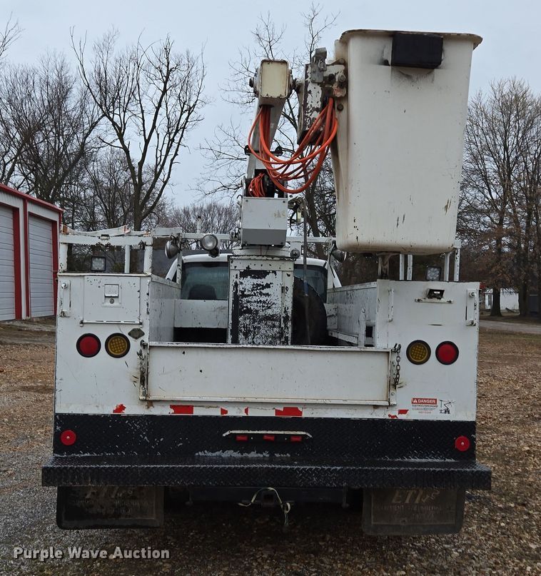 image for item DP6197 2001 Dodge Ram 3500 bucket truck
