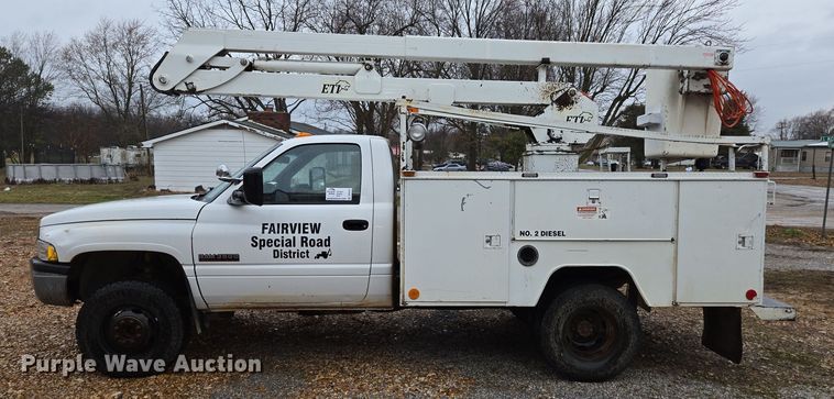 image for item DP6197 2001 Dodge Ram 3500 bucket truck