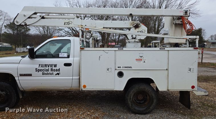 image for item DP6197 2001 Dodge Ram 3500 bucket truck
