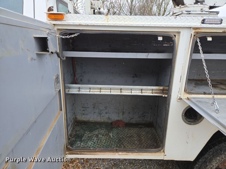 image for item DP6197 2001 Dodge Ram 3500 bucket truck