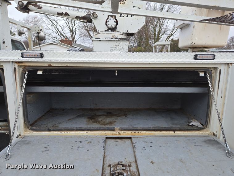 image for item DP6197 2001 Dodge Ram 3500 bucket truck