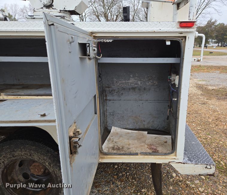 image for item DP6197 2001 Dodge Ram 3500 bucket truck