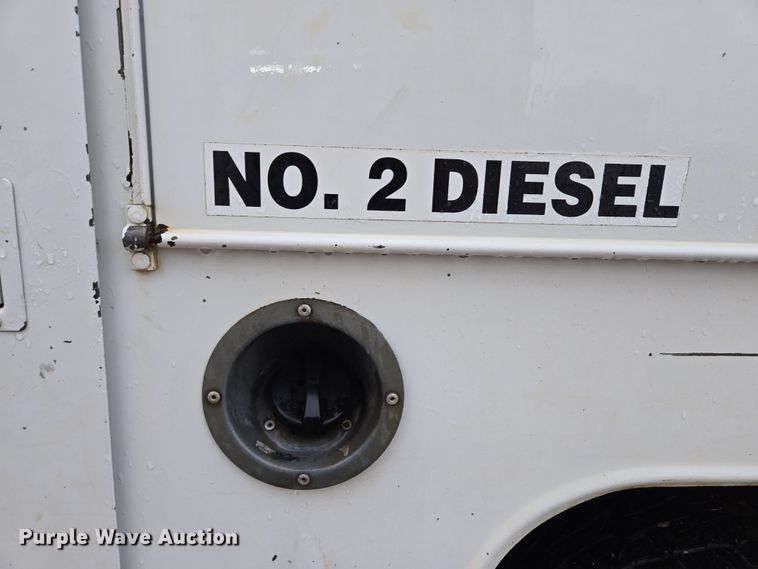 image for item DP6197 2001 Dodge Ram 3500 bucket truck