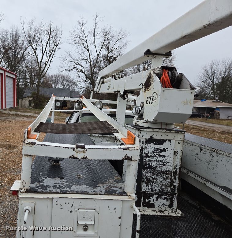 image for item DP6197 2001 Dodge Ram 3500 bucket truck