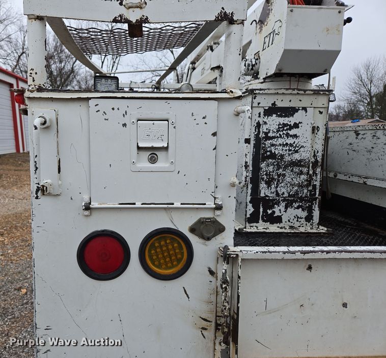 image for item DP6197 2001 Dodge Ram 3500 bucket truck