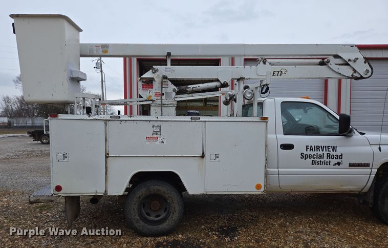 image for item DP6197 2001 Dodge Ram 3500 bucket truck