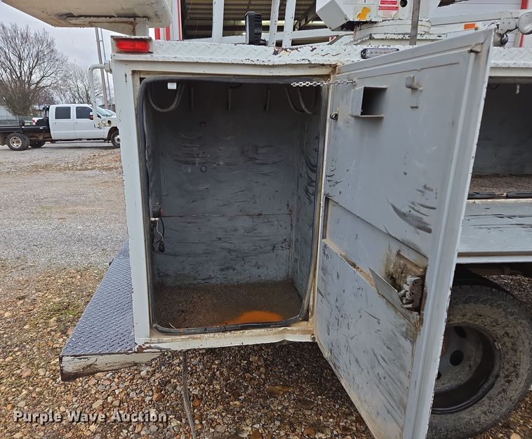 image for item DP6197 2001 Dodge Ram 3500 bucket truck