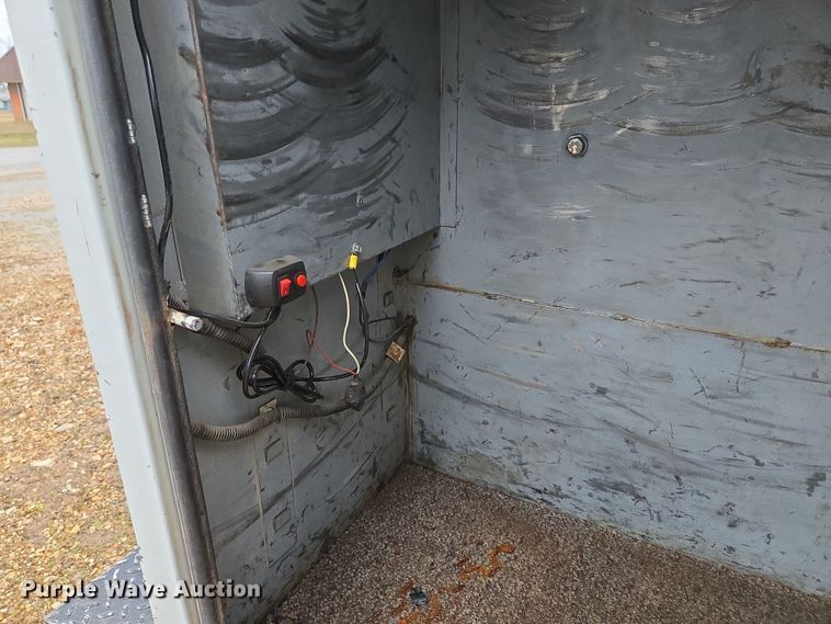 image for item DP6197 2001 Dodge Ram 3500 bucket truck