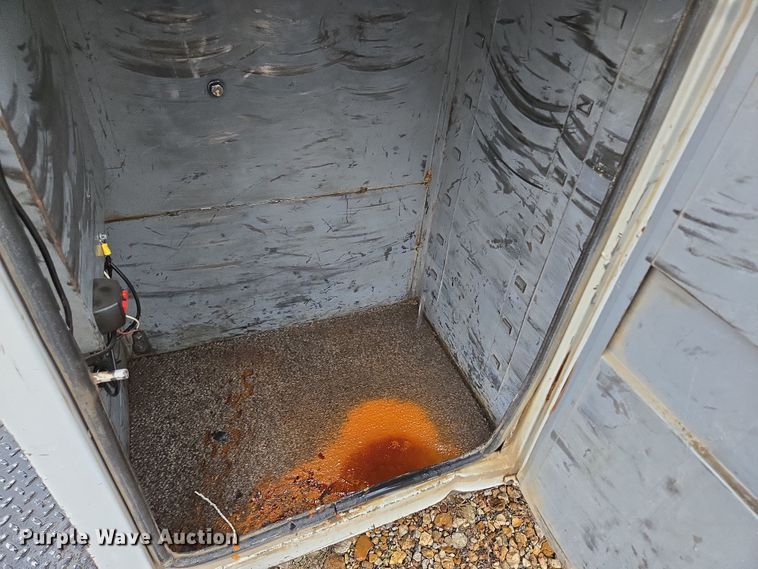 image for item DP6197 2001 Dodge Ram 3500 bucket truck