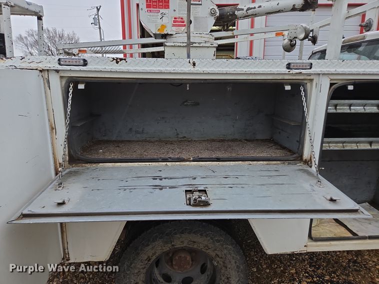 image for item DP6197 2001 Dodge Ram 3500 bucket truck