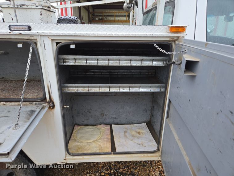 image for item DP6197 2001 Dodge Ram 3500 bucket truck