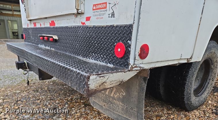 image for item DP6197 2001 Dodge Ram 3500 bucket truck