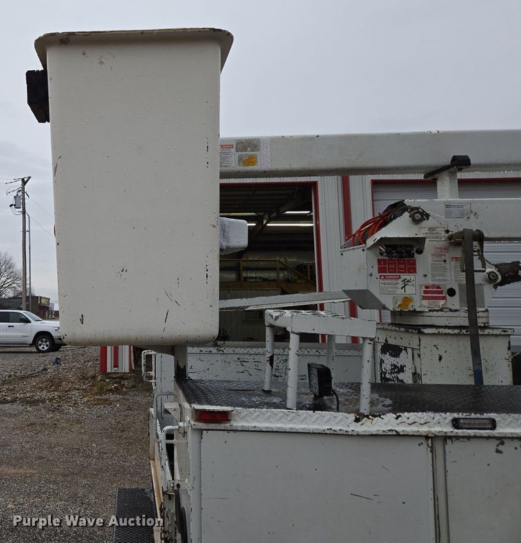 image for item DP6197 2001 Dodge Ram 3500 bucket truck