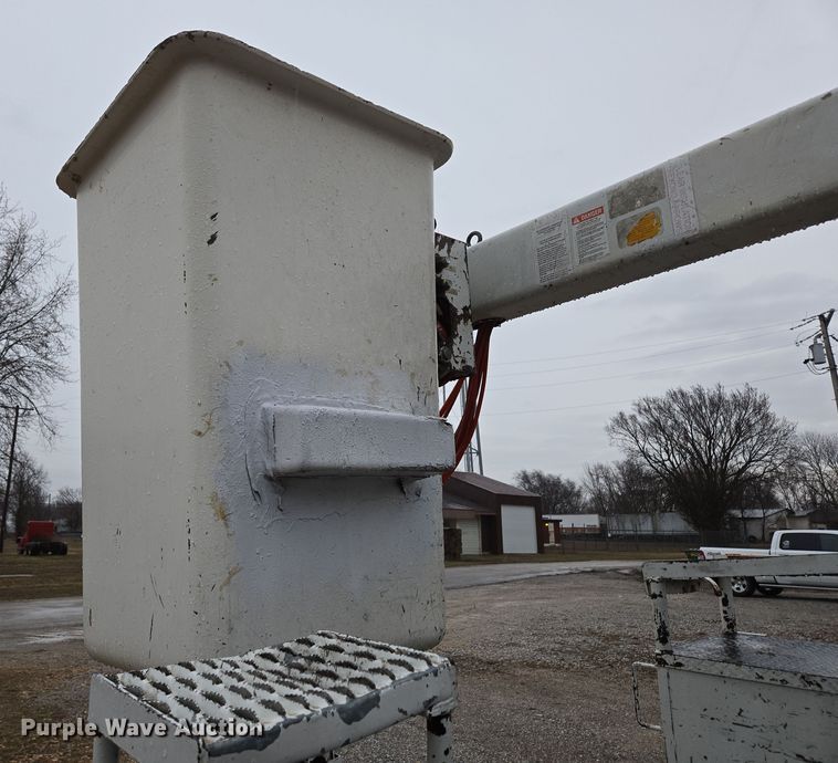 image for item DP6197 2001 Dodge Ram 3500 bucket truck