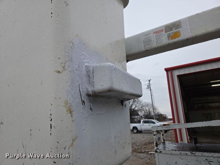 image for item DP6197 2001 Dodge Ram 3500 bucket truck