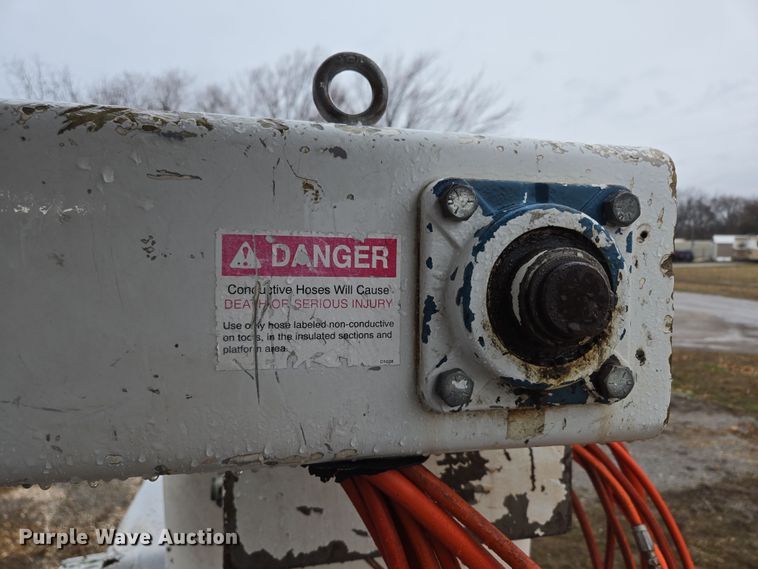 image for item DP6197 2001 Dodge Ram 3500 bucket truck