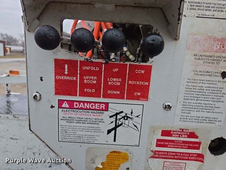 image for item DP6197 2001 Dodge Ram 3500 bucket truck