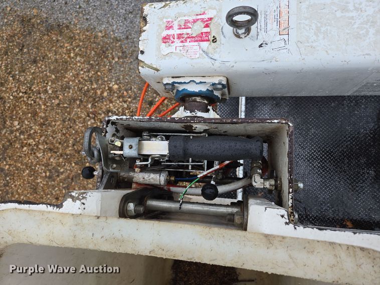 image for item DP6197 2001 Dodge Ram 3500 bucket truck