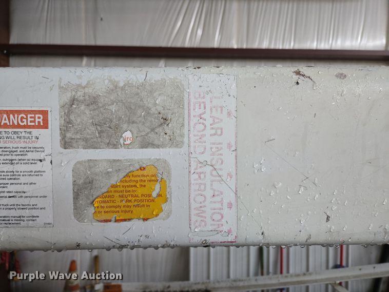 image for item DP6197 2001 Dodge Ram 3500 bucket truck