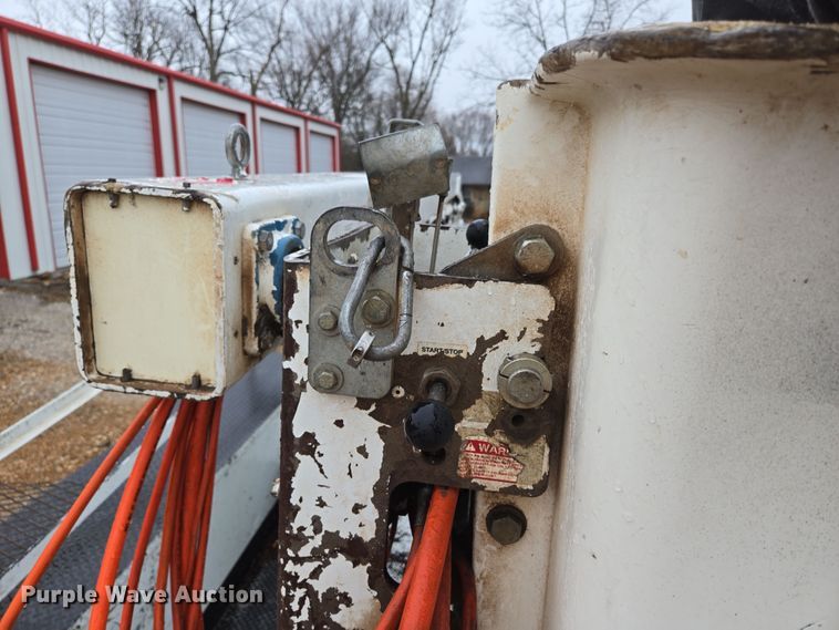 image for item DP6197 2001 Dodge Ram 3500 bucket truck