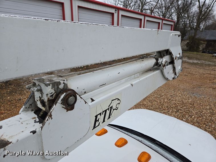 image for item DP6197 2001 Dodge Ram 3500 bucket truck