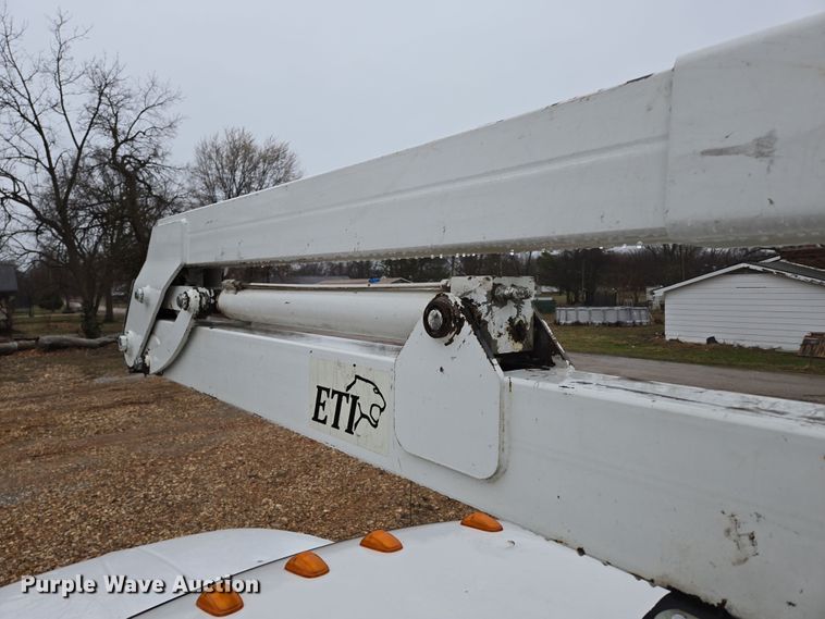 image for item DP6197 2001 Dodge Ram 3500 bucket truck