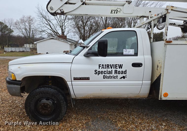 image for item DP6197 2001 Dodge Ram 3500 bucket truck