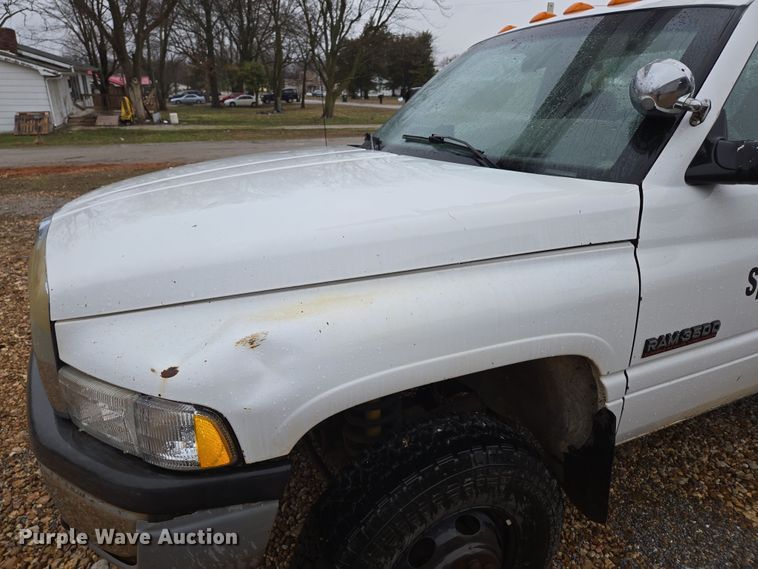 image for item DP6197 2001 Dodge Ram 3500 bucket truck