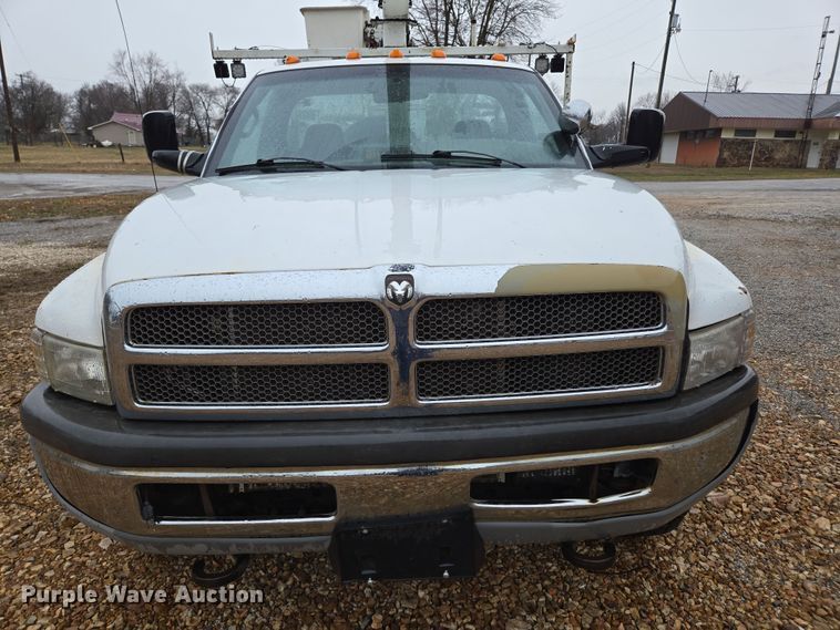 image for item DP6197 2001 Dodge Ram 3500 bucket truck