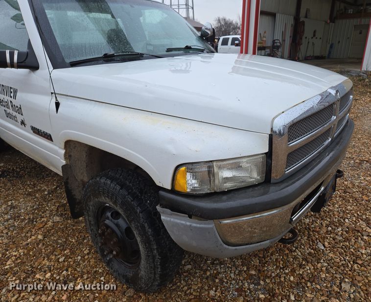 image for item DP6197 2001 Dodge Ram 3500 bucket truck