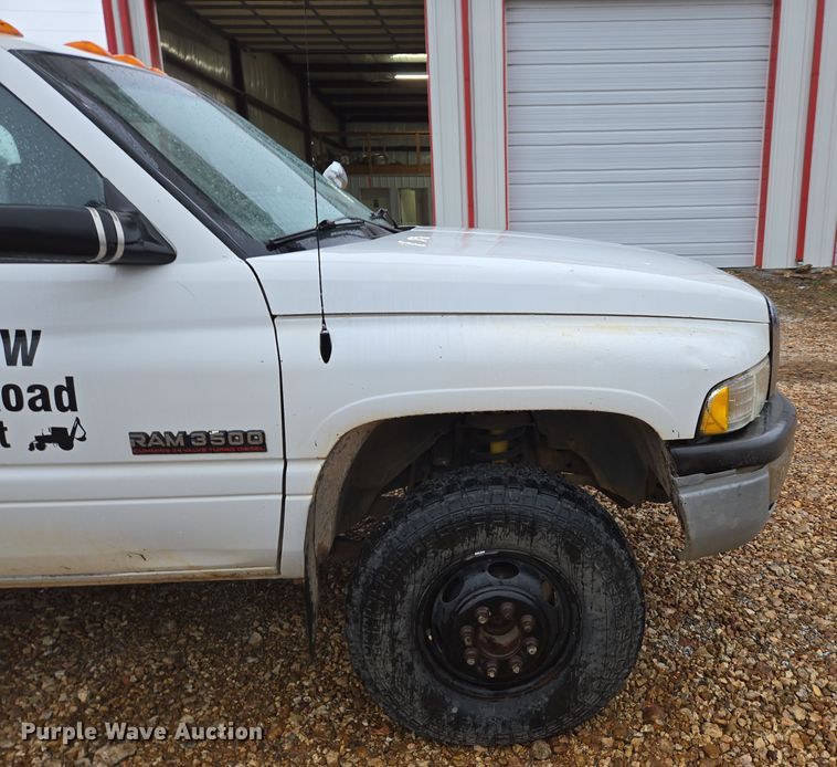 image for item DP6197 2001 Dodge Ram 3500 bucket truck