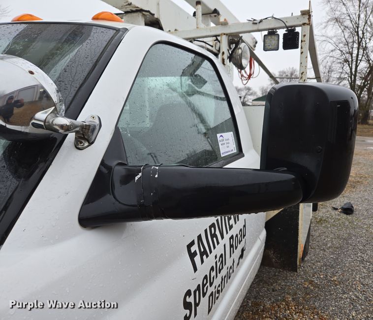 image for item DP6197 2001 Dodge Ram 3500 bucket truck