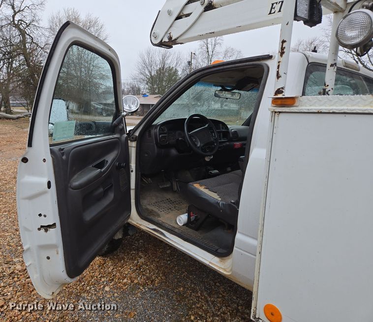 image for item DP6197 2001 Dodge Ram 3500 bucket truck