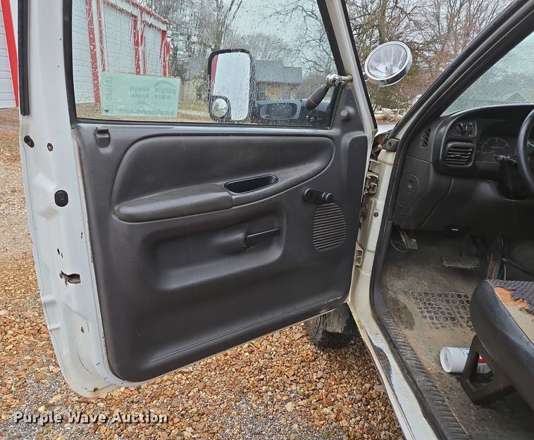 image for item DP6197 2001 Dodge Ram 3500 bucket truck