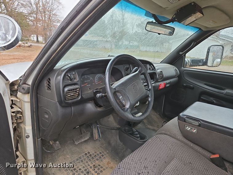 image for item DP6197 2001 Dodge Ram 3500 bucket truck