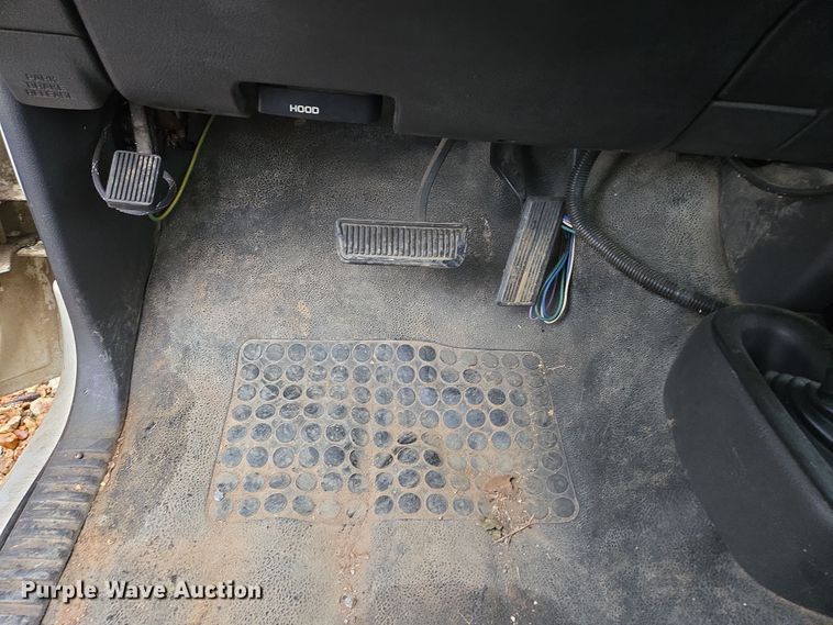 image for item DP6197 2001 Dodge Ram 3500 bucket truck