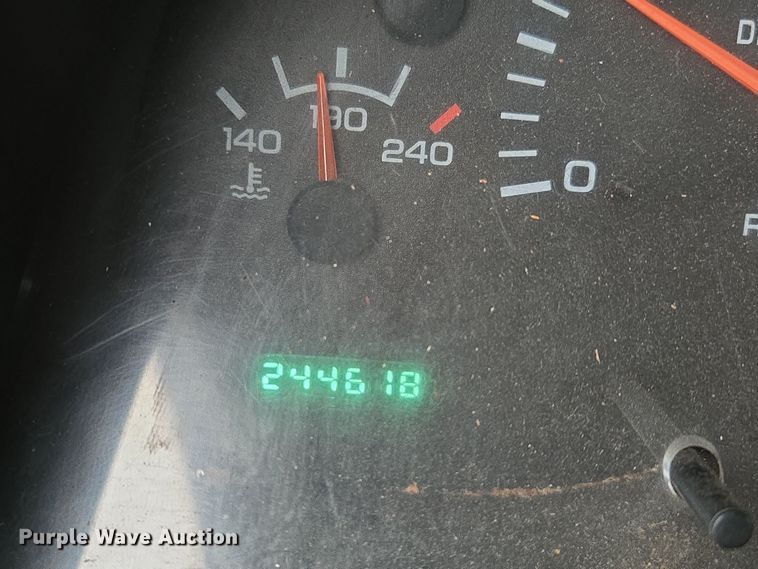 image for item DP6197 2001 Dodge Ram 3500 bucket truck