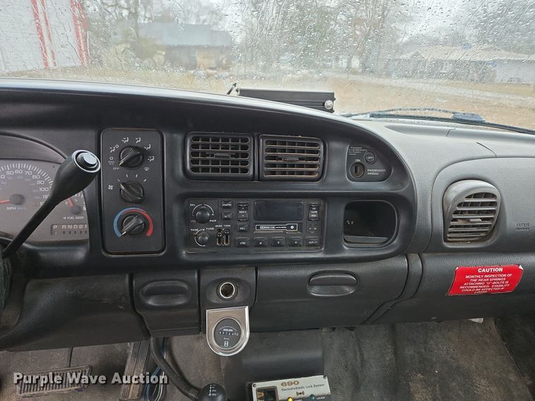 image for item DP6197 2001 Dodge Ram 3500 bucket truck