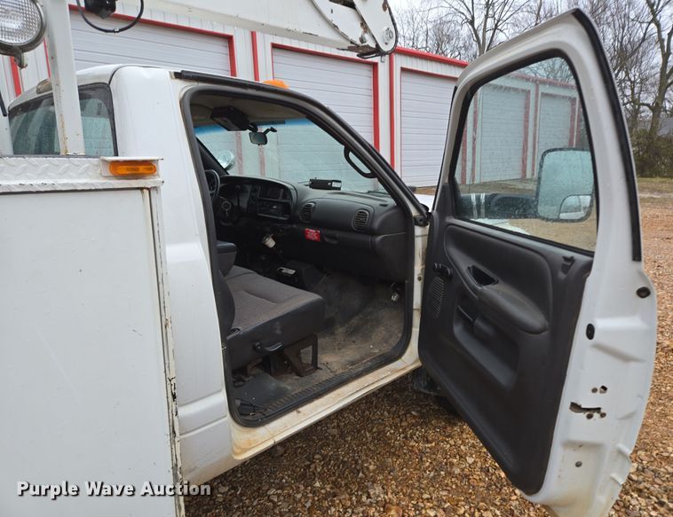image for item DP6197 2001 Dodge Ram 3500 bucket truck