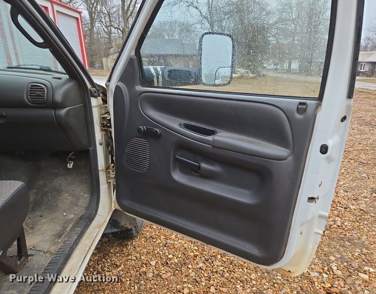 image for item DP6197 2001 Dodge Ram 3500 bucket truck