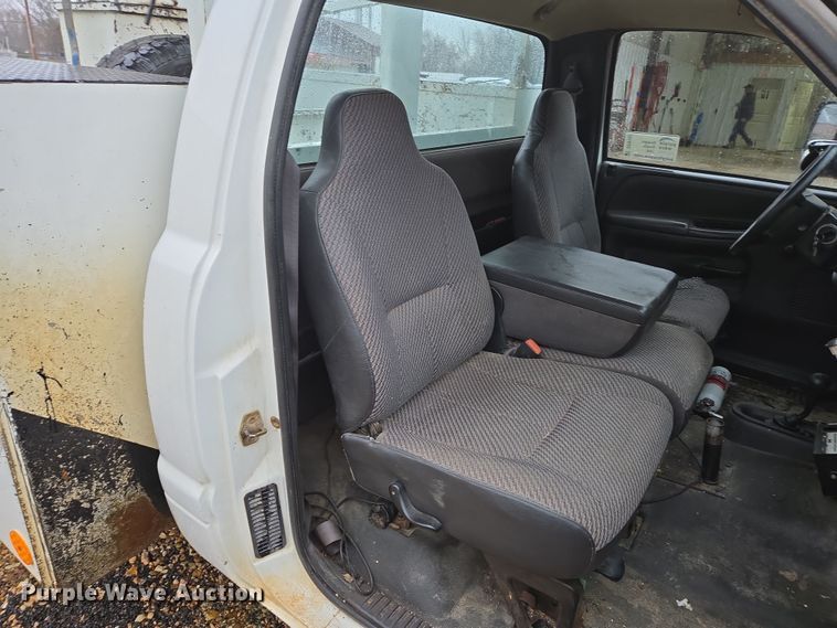 image for item DP6197 2001 Dodge Ram 3500 bucket truck