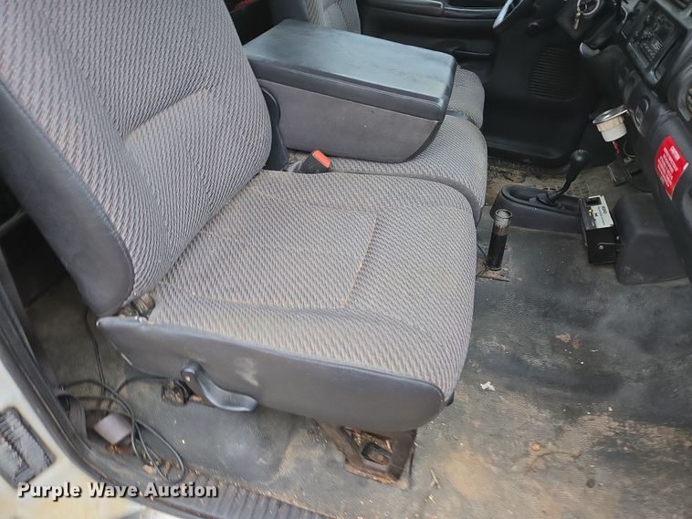 image for item DP6197 2001 Dodge Ram 3500 bucket truck