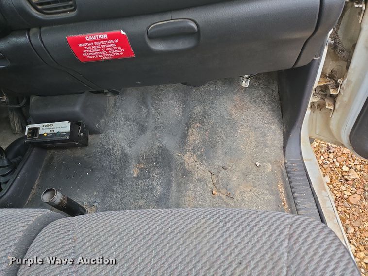 image for item DP6197 2001 Dodge Ram 3500 bucket truck